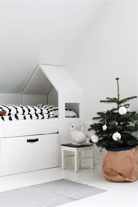 Minimalist White Christmas Decor For Kids Bedroom Homemydesign