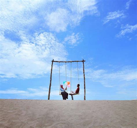 Gambar tentang Gumuk Pasir Parangkusumo : Romantisme Senja Hingga Serunya