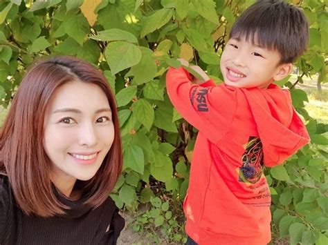 9일 d사립초등학교 홈페이지에는 bj철구와 외질혜 부부 딸의 입학사실을 우회적으로 인정하는 인천 지역 사립초 학부모들은 자녀에게 악영향을 미칠 것이란 우려를 내비치며 'bj 철구와 외질혜 부부 딸. 김정화, 러블리 아들과 데이트 인증샷 "요즘 나의 절친"[SNS ...
