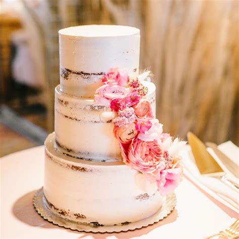 The Top Questions To Ask Your Wedding Cake Baker