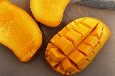 Demonstrates how to peel and pit a fresh mango Strawberry-Mango Smoothies: A Healthy Breakfast Idea ...