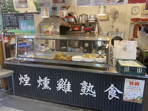 經各級衛生主管機關認定應接受居家隔離、居家檢疫、集中隔離或集中檢疫者。 (簡稱受隔離或檢疫者)。 但未遵守中央流行疫情指揮中心所實施防疫之措施者，不適用之。 為照顧生活不能自理之受隔離或檢疫者，而請假或無法從事工作之家屬。 (簡稱照顧者). 防疫好罩! 市場熟食攤加罩有補助 | 中華日報|中華新聞雲