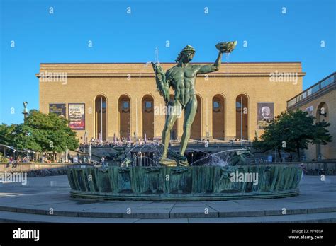 La Célèbre Statue De Poséidon à Gotaplatsen à Göteborg Suède Photo