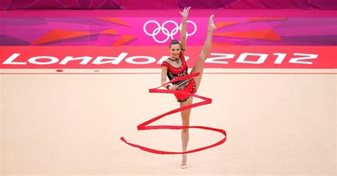 Bola, arco, corda, maça e fita. ginastica ritmica fita movimentos - Pesquisa Google ...