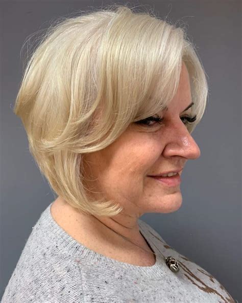 15 Slimming Short Hairstyles For Women Over 50 With Round Face Shapes