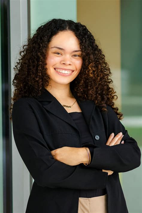 Glorie Cuello, Real Estate Agent - Tampa, FL - Coldwell Banker Realty