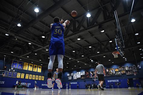 Stephen Curry Drills 105 Straight 3s In Practice