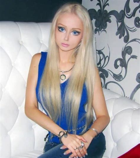 Regardez Valeria Lukyanova la femme Barbie ukrainienne symbole des dérives de la chirurgie