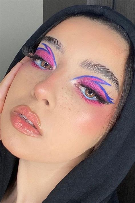 35 Cool Makeup Looks Thatll Blow Your Mind Pink And Blue Flame Eye Makeup
