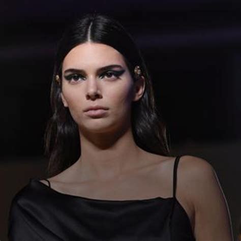 Vogue Se Manifesta Sobre Fotos Controversas De Kendall Jenner E Online Brasil