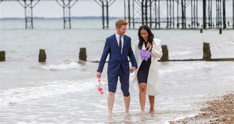 Prince Harry And Meghan Markle Pose With Locals At The Beach New Idea