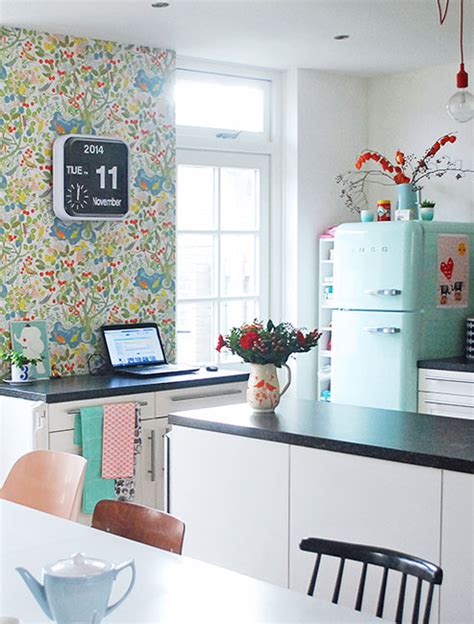 Retro kitchens are bright, nostalgic, and theatrical. 17 Retro Kitchen Ideas - Decoholic