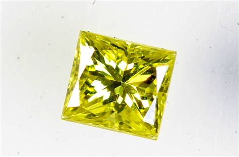 Fancy Vivid Yellow Diamond 014 Ct Vvs2 Colour Catawiki