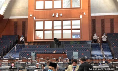Sidang media ahli parlimen sungai petani di parlimen malaysia 14 disember 2020 загрузил: Pembangkang keluar dewan, tak puas hati isu MP hadir pakai PPE