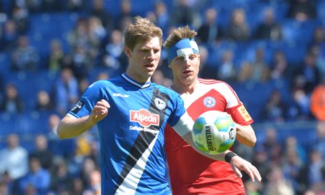 Der dsc arminia bielefeld und die melitta gruppe verlängern ihre zusammenarbeit ligaunabhängig um weitere drei jahre. Arminia Bielefeld: Nur ein Sieg fehlt noch zum Aufstieg ...