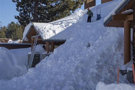 Photos Of A Mammoth Snowfall California Town Gets Hit With 10 Feet