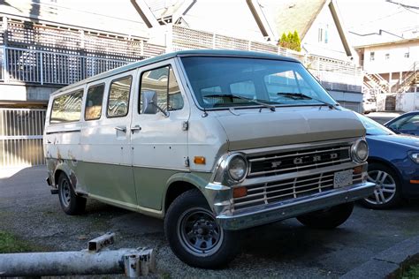 Old Parked Cars Vancouver 1973 Ford Econoline Club Wagon
