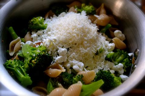 Broccoli Fig And Goat Cheese Pasta Big Eats Tiny Kitchen