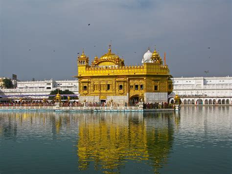 Filegolden Temple Reflecting In The Sarovar Amritsar Wikimedia
