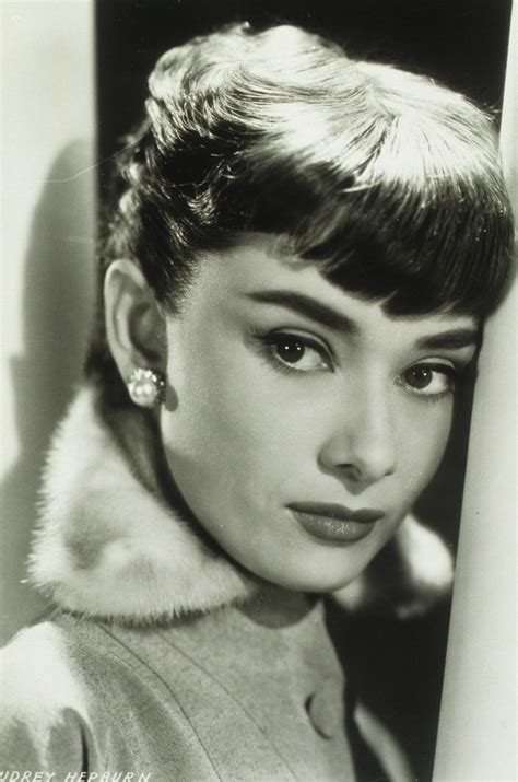 Audrey Hepburns Guide Till En Tidlös Stil