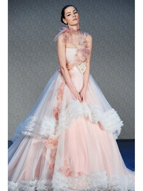 Brautkleider sind, im allgemeinen, sehr aufwendig hergestellte kleider, aus hochwertigen materialien, mit mehreren unterröcken. Brautkleider 2012 Brautmode: Was ist mit den rosa Brautkleider