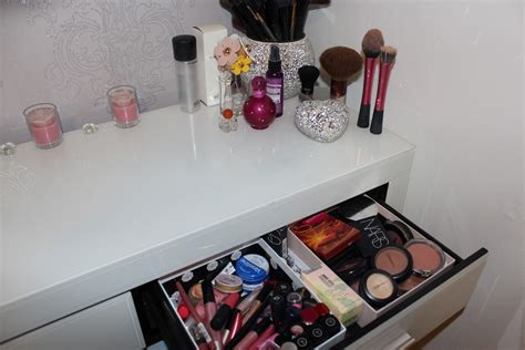 Set a charger at each seat. *Sophia x*: Dressing Table (Vanity) Set Up
