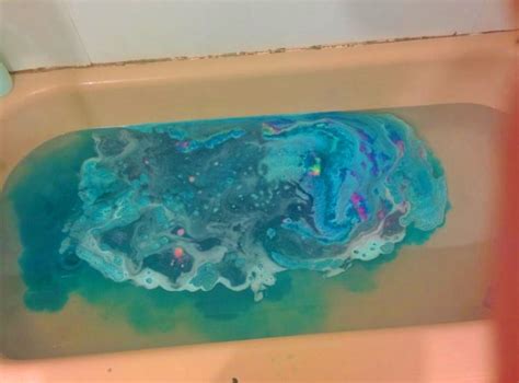 Galaxy Bath Bomb Makes Your Bath Water Look Like Outer Space