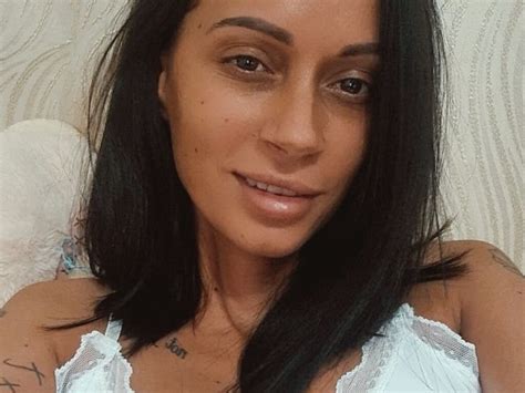 nicolenicol busty black haired female webcam