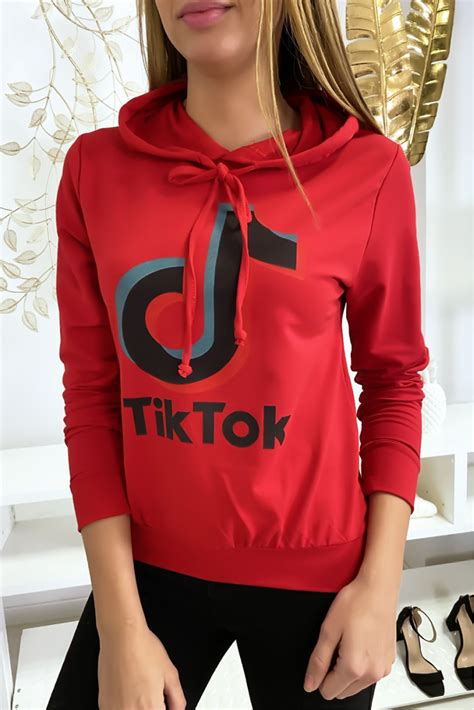Rode Sweater Met Tik Tok Logo