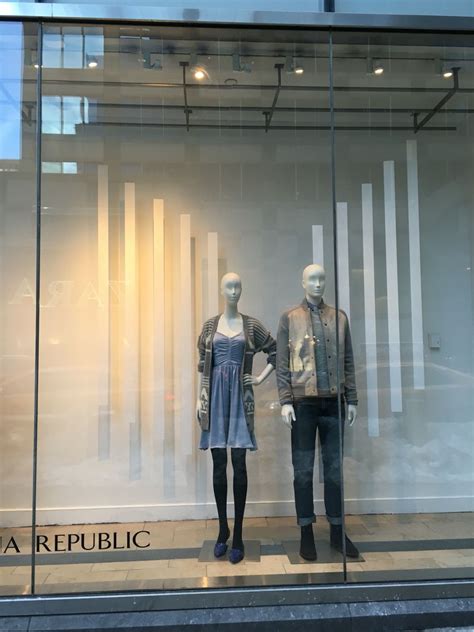 Banana Republic Window Display Window Display Window Design Design