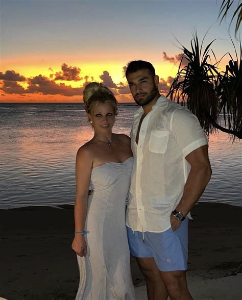 Britney Spears Sam Asghari Set To Marry In Intimate Wedding Today