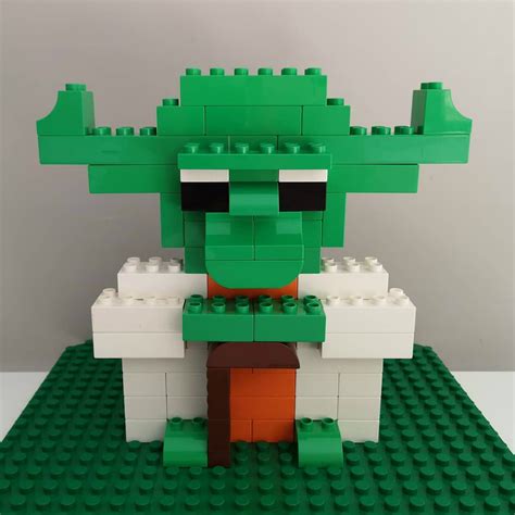 Hier Siehst Du Meister Yoda Von Star Wars Aus Lego Duplo Der Uns Von