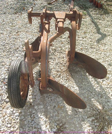 International Fast Hitch Two Bottom Moldboard Plow In Red Oak Ia