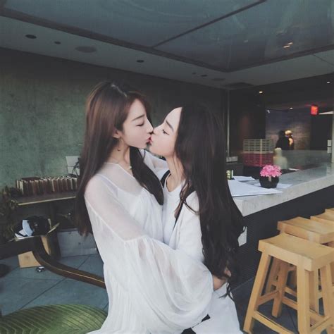 @txttracy - Instagram:「连体婴?」 | Cute lesbian couples, Lesbian girls, Lesbian hot