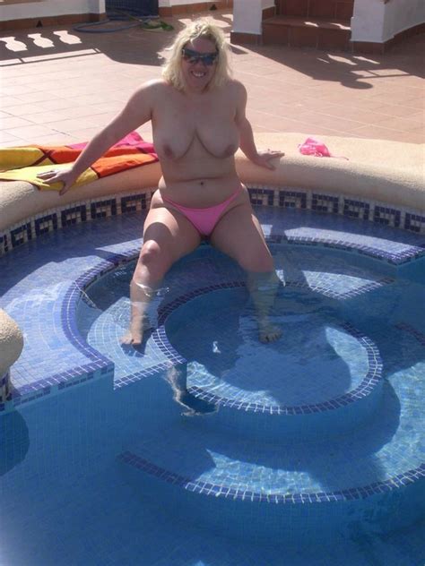 Milf Barby From United Kingdom Barby Gets Hot In The Sun Youx Xxx
