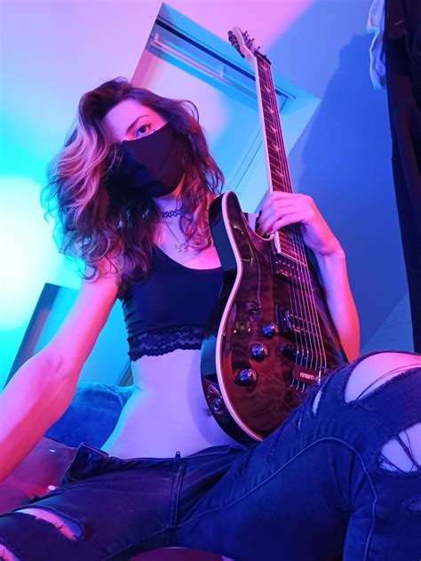 How Do We Like Girls Who Play Guitar 💕 Rtransadorable