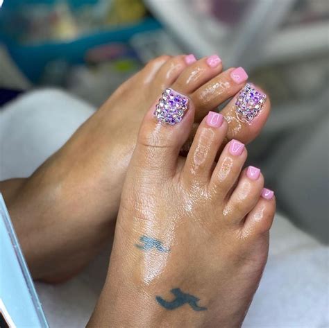 𝙋𝙞𝙣 𝙈𝙪𝙡𝙖𝙣𝙞𝙞 𝙇𝙞 💕 acrylic toe nails toe nails acrylic toes