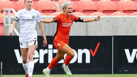 Rachel Daly Signs New Three Year Deal With Houston Dash Bbc Sport