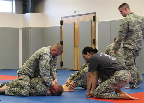 Soldiers Learn Basics Of Hand To Hand Combat Article The United