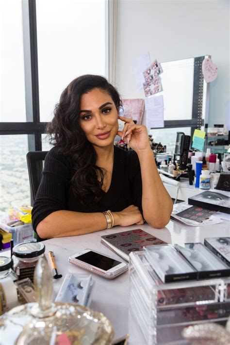 Is Huda Kattan The Most Influential Beauty Blogger In The World The New York Times