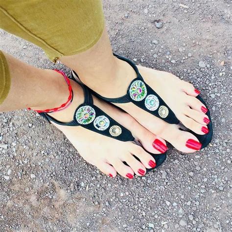 Women Are Rocking Extra Long Toe Nails This Summer And It Looks Gorgeous