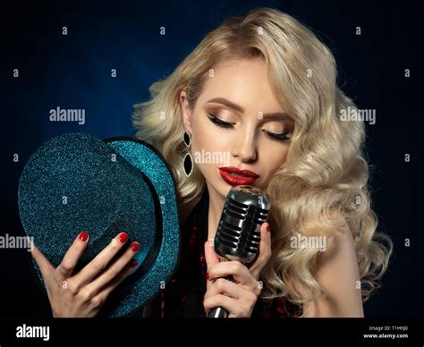 Singer With Microphone Hi Res Stock Photography And Images Alamy