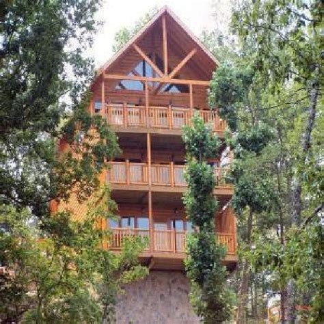 If the beautiful views don't keep you occupied, then the cable or satellite tv, game table, pool table or high speed internet should do the trick! Pigeon Forge cabin rental - Wet N' Wild Luxury Log Cabin ...