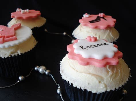 Rosso Gourmet Sexy Birthday Vanilla Cupcakes