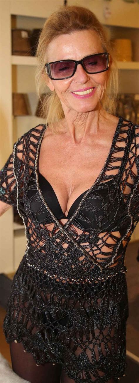 Pin By Whatever On Stuff I Like Sexy Older Women Gorgeous Women