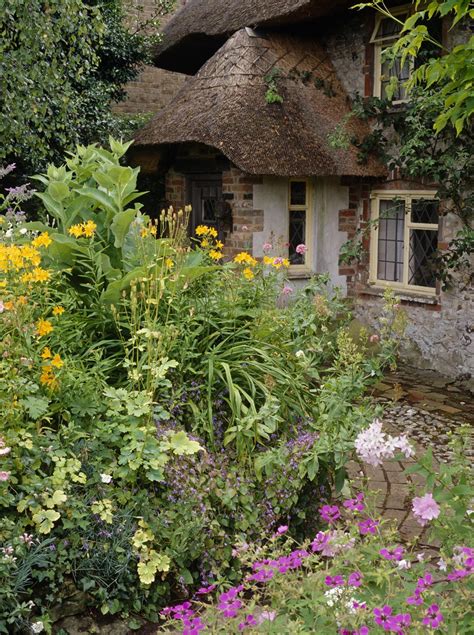 Stunning Country Cottage Gardens Ideas 30 - DecoRelated