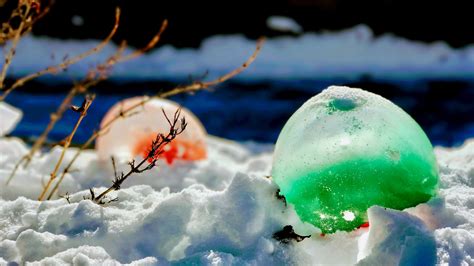 Winter Bling Pour Colored Water Into Balloons Freeze Em Peel Em