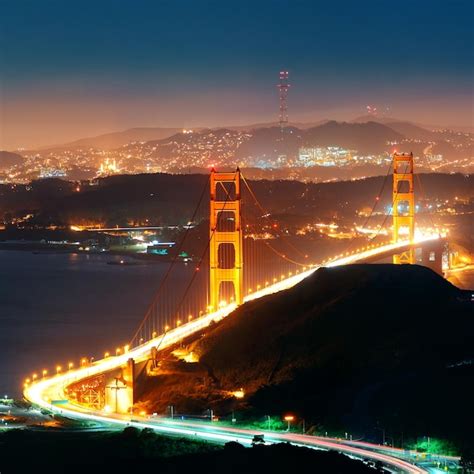 샌프란시스코의 금문교golden Gate Bridge는 산 정상에서 본 유명한 랜드마크입니다 프리미엄 사진