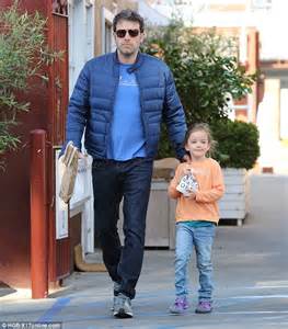 Ben Affleck Shows Hes A Hands On Father As He Takes Daughter Seraphina Shopping Daily Mail Online