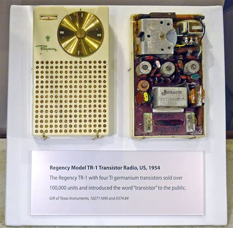 1954 Invention De La Première Radio à Transistor